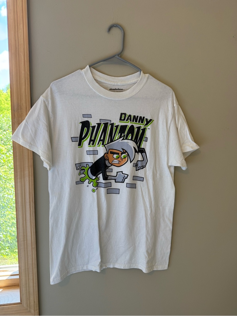 Nickelodeon White Danny Phantom Short Sleeve Tee with Green and Black Graphic